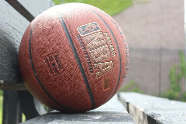 NBA季前赛凯尔特人对阵76人塔图姆与恩比德对决分析